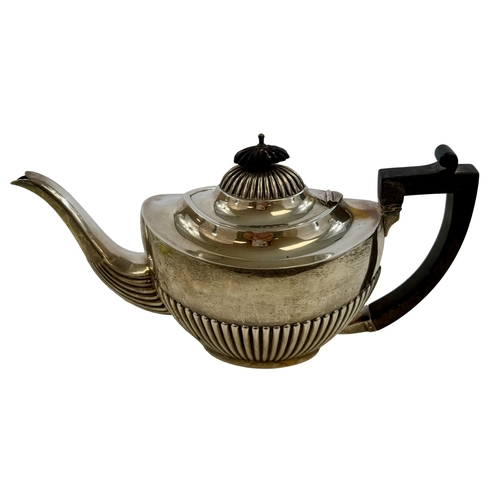 265 - Hallmarked .925 Silver Tea pot.
Gross weight 478 grams.