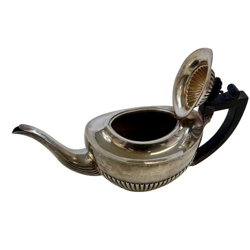 265 - Hallmarked .925 Silver Tea pot.
Gross weight 478 grams.