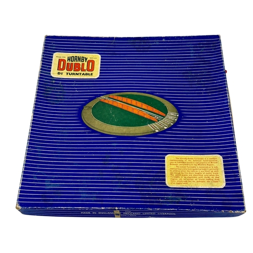 415 - A Hornby Dublo D1 Turntable for electric trains, suitable for Hornby Dublo layouts.
Complete with or... 