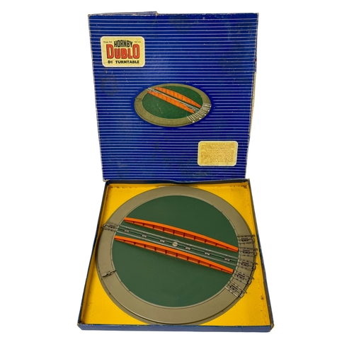 415 - A Hornby Dublo D1 Turntable for electric trains, suitable for Hornby Dublo layouts.
Complete with or... 