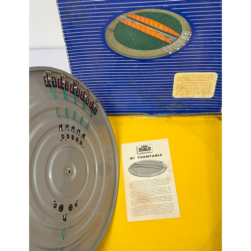 415 - A Hornby Dublo D1 Turntable for electric trains, suitable for Hornby Dublo layouts.
Complete with or... 