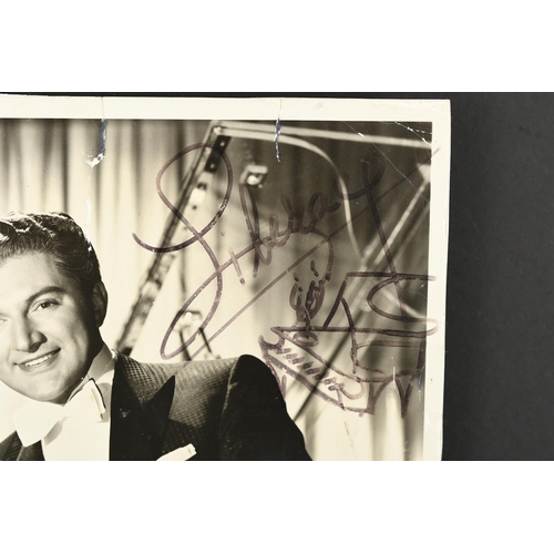 104 - LIBERACE (1919-1987) Original signature