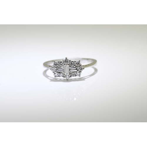 33 - Diamond Ring set in 18ct White Gold