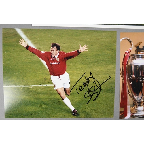 62 - MANCHESTER UNITED  Original signatures.