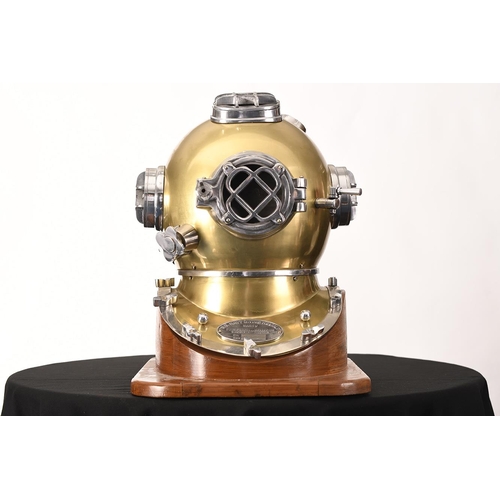 88 - Large Divers Helmet Presentation