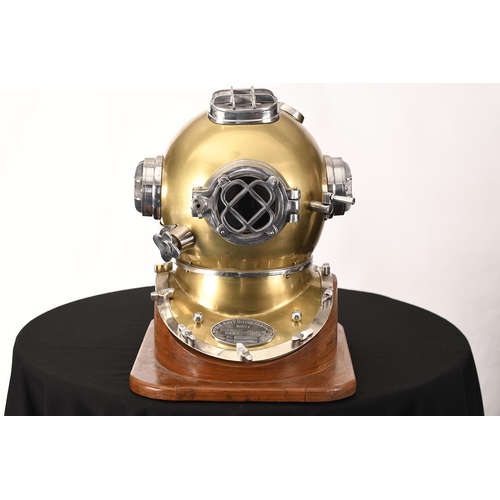 88 - Large Divers Helmet Presentation