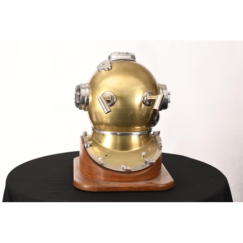 88 - Large Divers Helmet Presentation