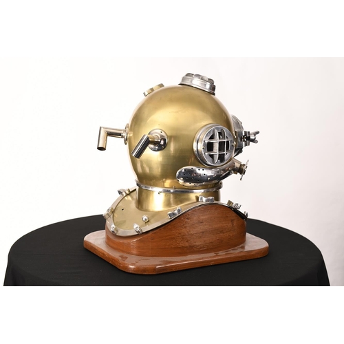 88 - Large Divers Helmet Presentation