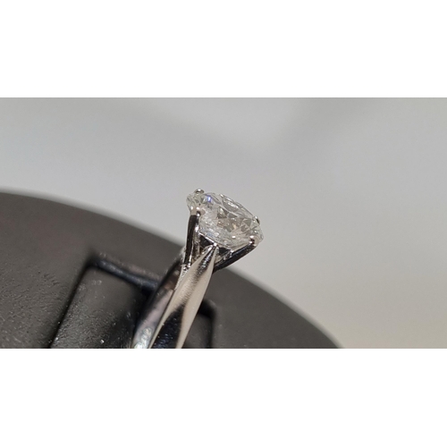 43 - 1.05 Carat Solitaire Diamond Ring in Platinum. Certified.