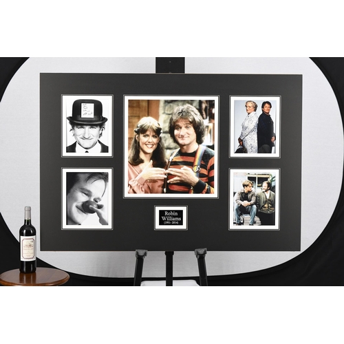 61 - Robin Williams Signed Photo Presentation