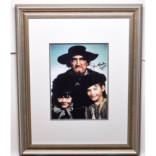 188 - RON MOODY original signed presentation