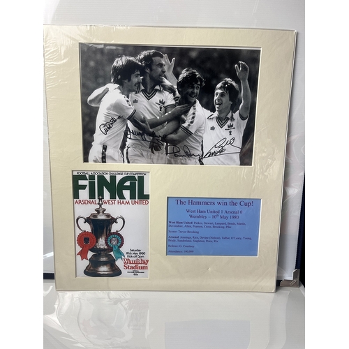 271 - West Ham signed FA Cup 1980 Photo