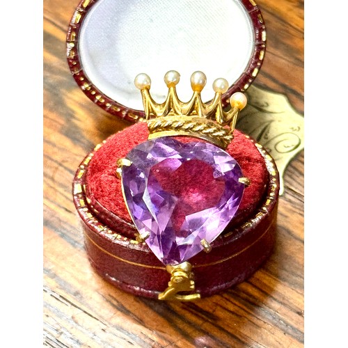 142 - A faceted heart shape amethyst brooch measuring approximately 18.8 mm x 18.8mm × 9.75mm. Set onto a ... 