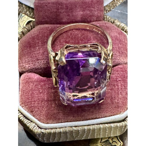 143 - A single stone trap cut amethyst dress ring in a 9ct yellow gold hallmarked mount. The stone measure... 