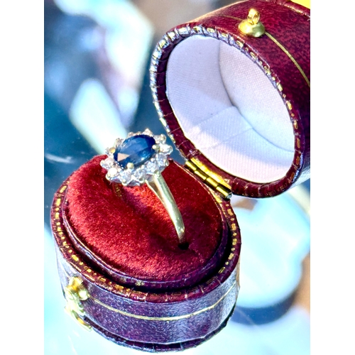 125 - Sapphire and Diamond 18ct Gold Ring. This beautiful ring has good colour and is in good condition.&n... 