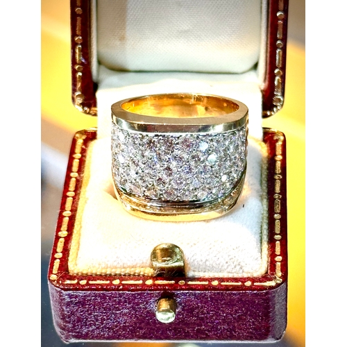 124 - Diamond 18ct Gold Ring. A stunning diamond ring with excellent colour and radiance.