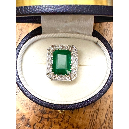 117 - Stunning Emerald 8ct and Diamond 2ct, 18ct Gold Ring Approx. Ring Size N.A spectacular natural emera... 