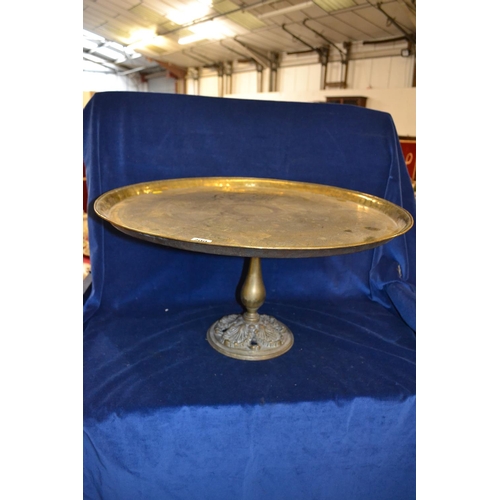 200 - CIRCULAR BONARIES WARE TRAY WITH RAISED RIM (62CM DIAMETER) ON BRASS STAND WITH EMBOSSED BASE