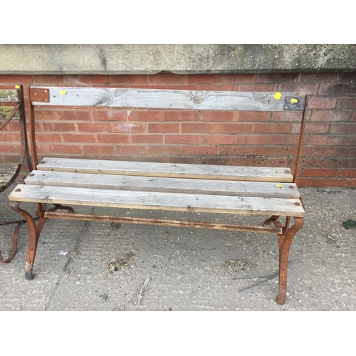 702 - IRON AND SLATTED WOOD GARDEN BENCH WITH CHANGE OVER BACK