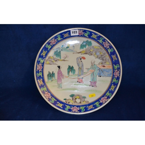 103 - 34CM CIRCULAR CHINESE PLATE HAND PAINTED FIGURES IN MOUNTAIN LANDSCAPE WITH BLUE AND FLOWERED BORDER