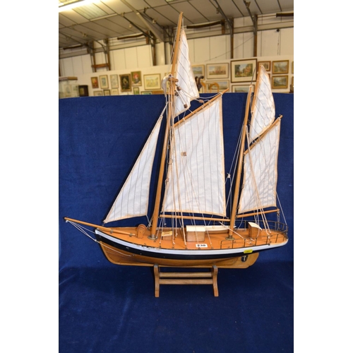 230 - FULLY RIGGED MODEL POND YACHT