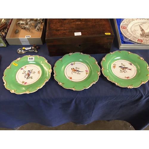 141 - THREE 19TH CENTURY HAND PAINTED STAFFORDSHIRE CABINET PLATES DEPICTING BIRDS WITH GREEN RIMS AND GIL... 