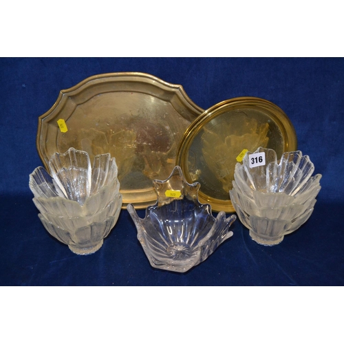 316 - SIX FROSTED GLASS FLOWER SHAPED BOWLS, ARTWARE GLASS BOWL AND 2 TRAYS