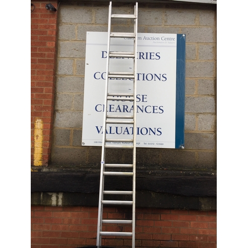 656 - ALUMINIUM EXTENDING LADDER