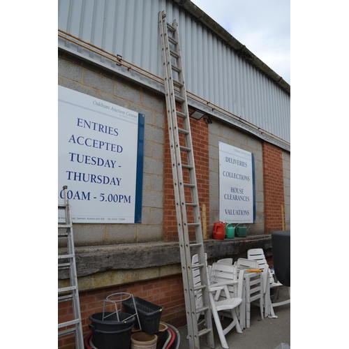 716 - 36 RUNG EXTENDING LADDER