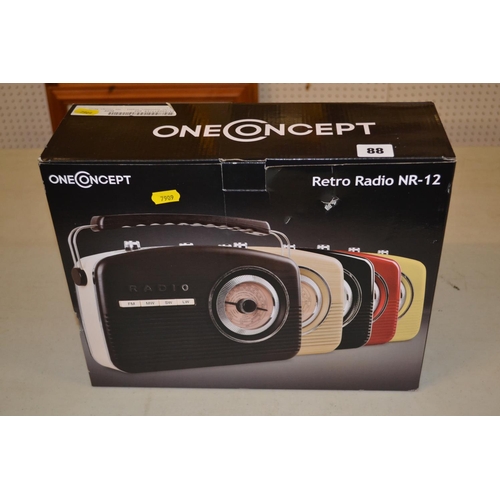 88 - RED ONE CONCEPT RETRO RADIO NR-12 (NEW)