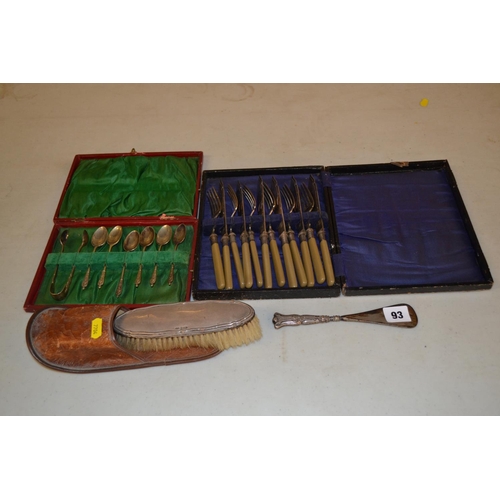 93 - SILVER BACK CLOTHES BRUSH, SHOE HORN, SIX SILVER PLATED TEASPOONS AND SUGAR BOWS IN CASE AND SIX FIS... 