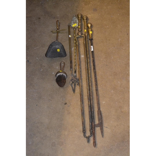 145 - QUANTITY OF FIRE IRONS
