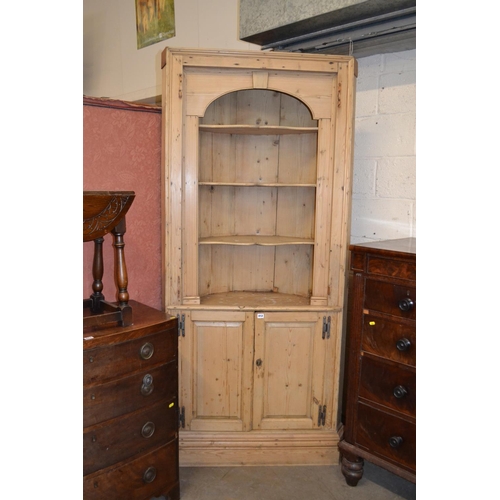 412 - GEORGIAN FULL HEIGHT BARREL BACK CORNER CUPBOARD FITTED 3 SHAPED SHELVES, CUPBOARD UNDER