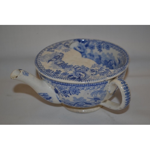 44 - 19TH CENTURY DAVENPORT BLUE AND WHITE FEEDING CUP