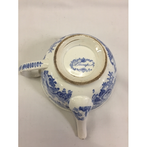 44 - 19TH CENTURY DAVENPORT BLUE AND WHITE FEEDING CUP