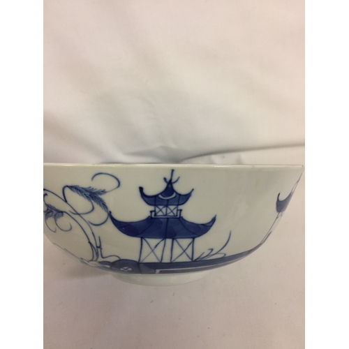 61 - BLUE AND WHITE BOWL DECORATED GARDEN SCENE (CHIPPED) (23CM)