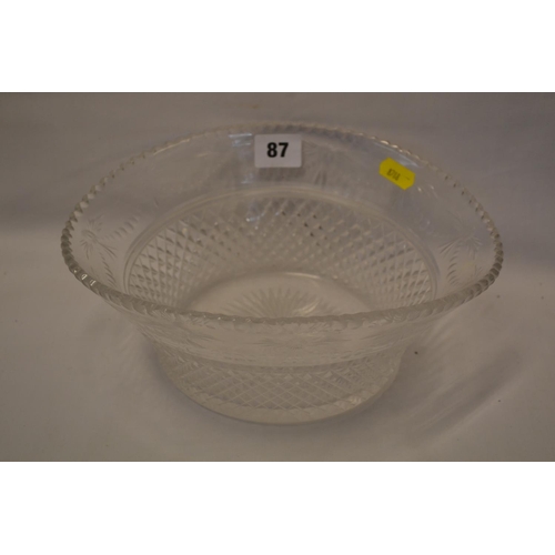 87 - EDWARDIAN SHAPED CUT AND ETCHED GLASS BOWL