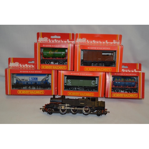 181 - MODEL ENGINE 92201 AND 5 BOXED HORNBY WAGONS