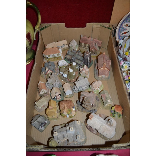 6 - COLLECTION OF 26 MAINLY LILLIPUT AND OTHER COTTAGES