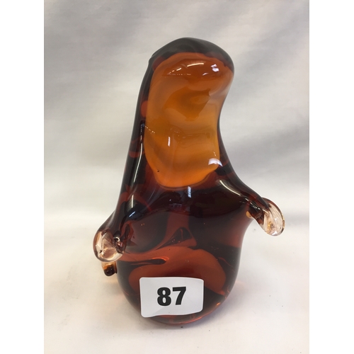 87 - WEDGWOOD TOPAZ GLASS OTTER PAPERWEIGHT