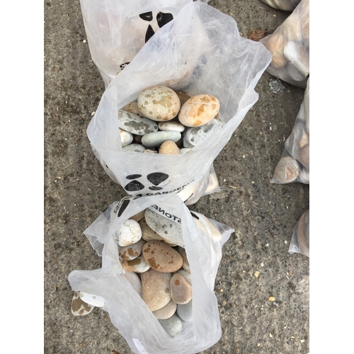 571 - 10 BAGS OF STONE COBBLES / PEBBLES