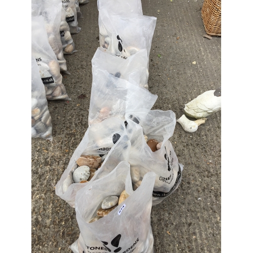 574 - 13 BAGS OF STONE COBBLES / PEBBLES