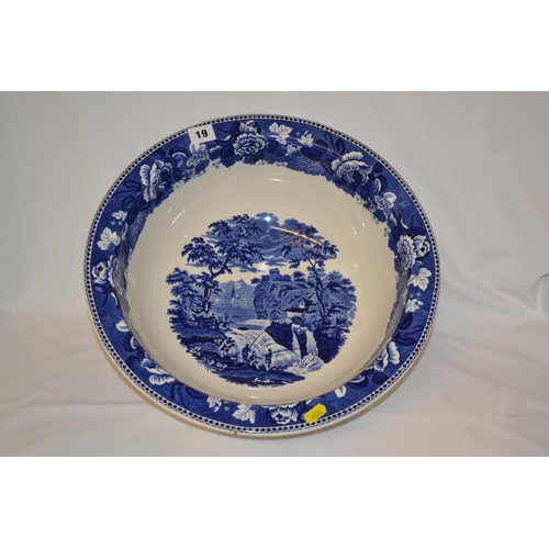 19 - 19TH CENTURY WEDGWOOD BLUE AND WHITE TRANSFER PRINTED TOILET BOWL (40CM DIAMETER)