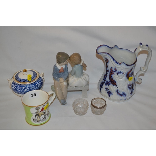 39 - NAO PORCELAIN GROUP 