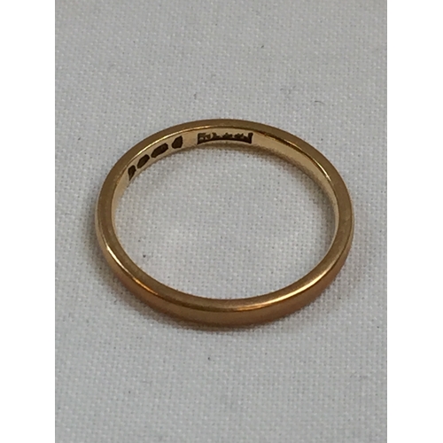 303 - 18CT GOLD WEDDING BAND (1.9g)