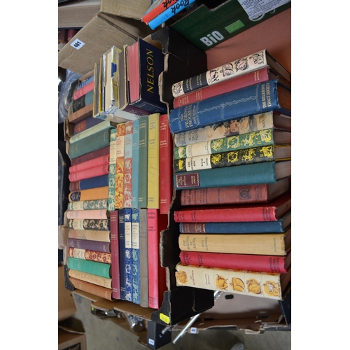 482 - QUANTITY OF BOOKS AND NOVELS