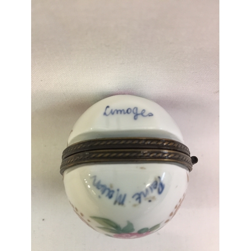 172 - 19TH CENTURY HAND PAINTED LIMOGES PORCELAIN EGG SHAPED TRINKET BOX WITH INSET PICTURE HOLDER AND ORM... 