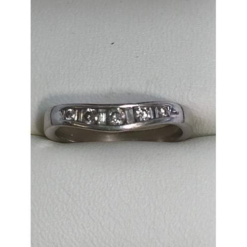 451 - PLATINUM 5 STONE DIAMOND WEDDING RING 0.3CT