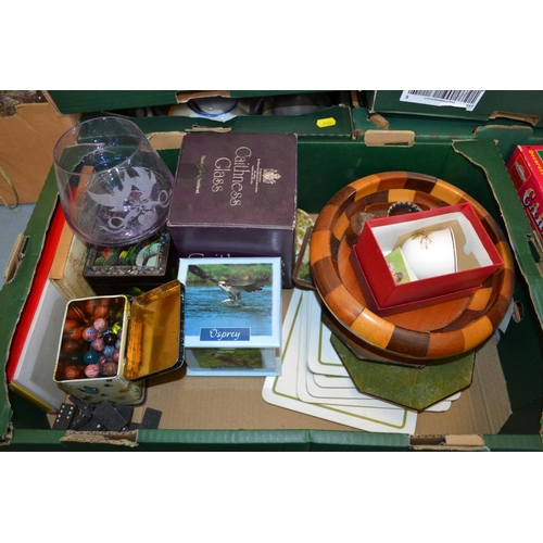 141 - CAITHNESS 25 YEAR ANNIVERSARY AMETHYST BOWL, GLASS MARBLES, WOODEN BOWL, TABLE MATS, ETC