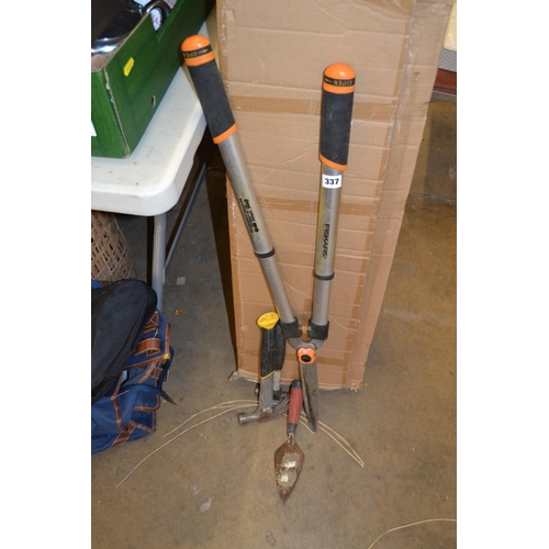337 - FISKARS TELESCOPIC CLIPPERS, 2 HAMMERS AND TROWEL